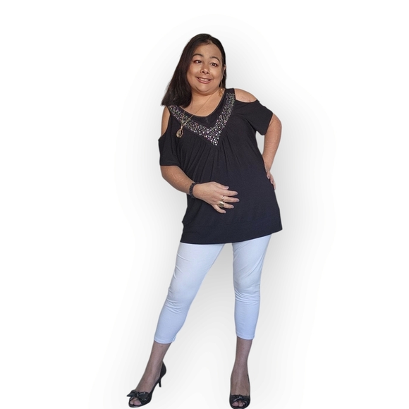 Black Cold Shoulder Top with White Leggings - Picture 12 of 16